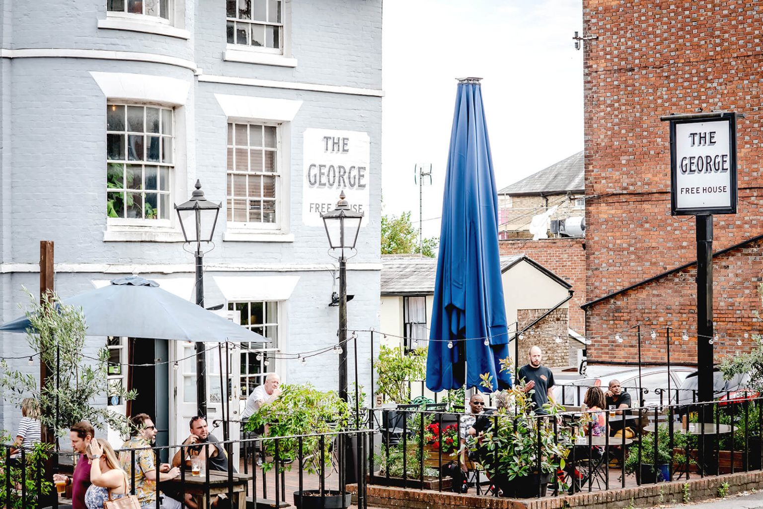 the-fascinating-history-of-british-pub-names