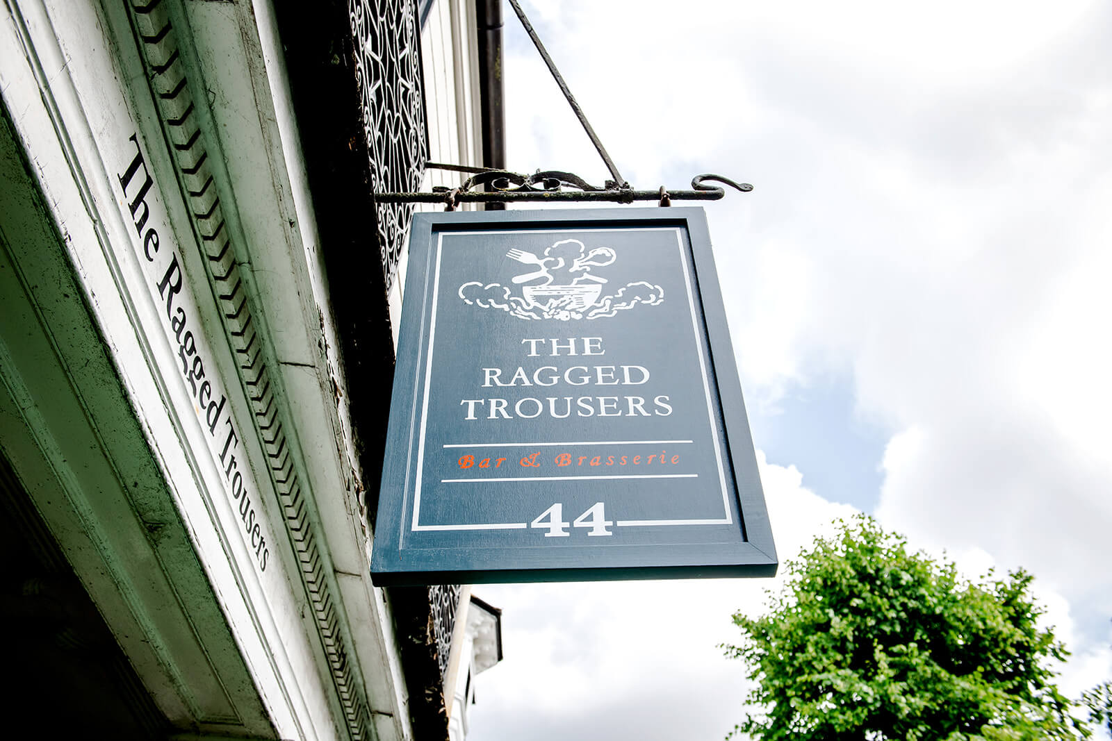 the-fascinating-history-of-british-pub-names